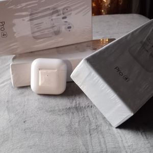 Apple Air Pod Pro 4’s